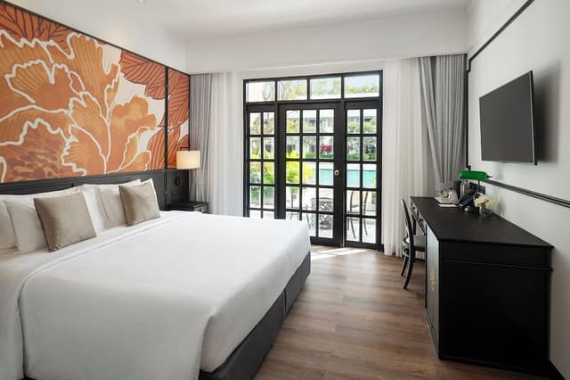 Deluxe Balcony Pool Access Room