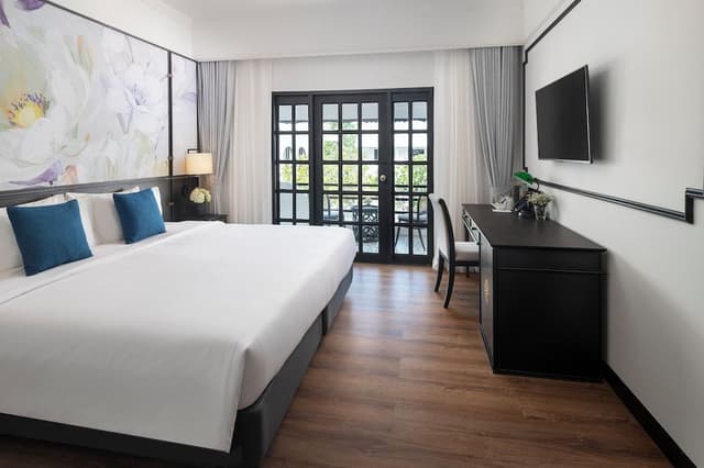 Deluxe Balcony Pool Access Room