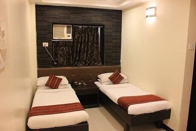 Deluxe Room, 1 Queen Bed, Smoking