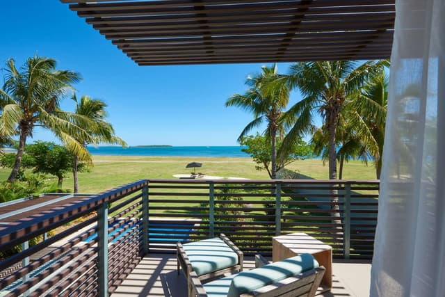 1 BDRM BEACHFRONT W/KITCHENETTE AND LAUNDRY