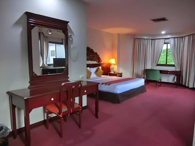 Deluxe King Room