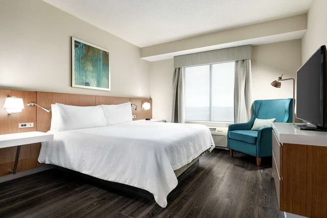 1 KING BED JUNIOR SUITE WITH SOFABED