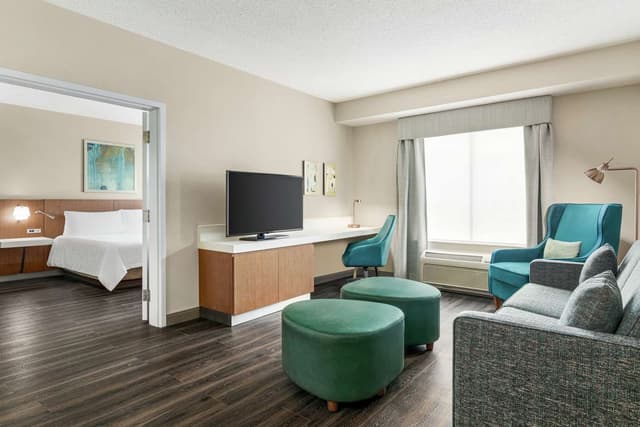 1 KING BED JUNIOR SUITE WITH SOFABED