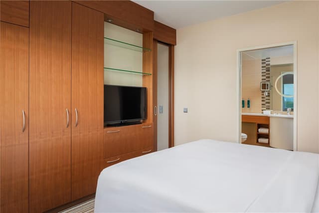 KING JUNIOR SUITE