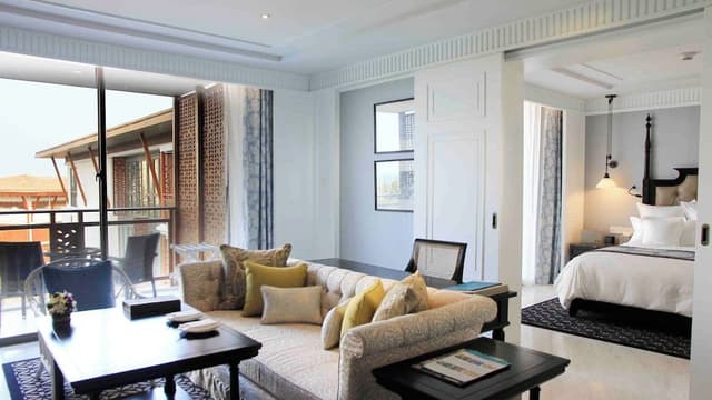 Junior Suite, 1 King Bed, Pool View