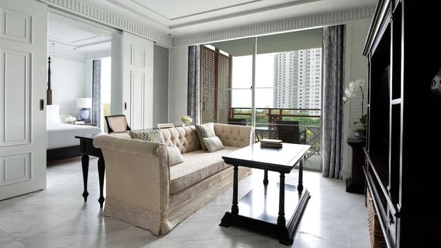 Junior Suite, 1 King Bed, Pool View