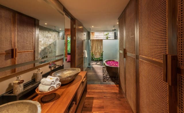 Hillside Pool Suite