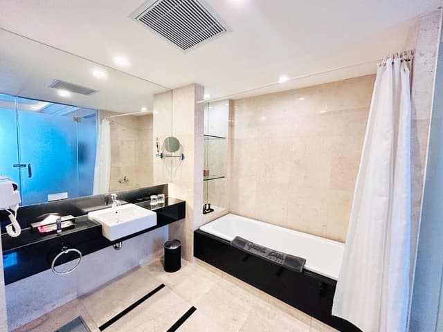 Junior Suite (Smoking)