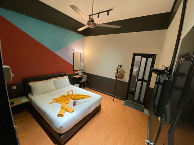 Deluxe Queen Room