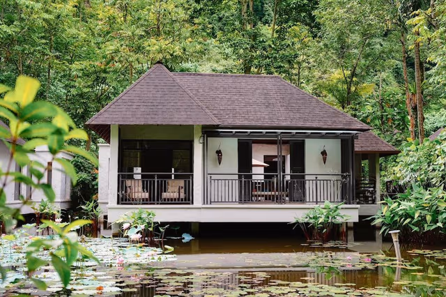 Water Villa (No Child Allowed)