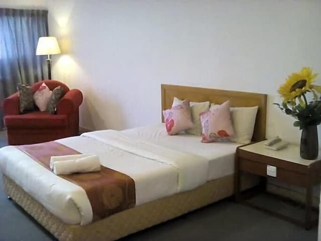 Standard Room, 1 Queen Bed