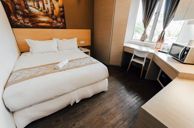 Deluxe Suite with Private Bathroom