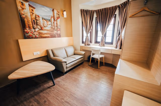 Business Suite with Private Bathroom