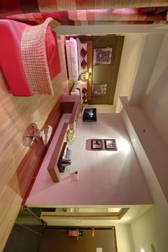 Family Room (2 Queen 1 Sofa)