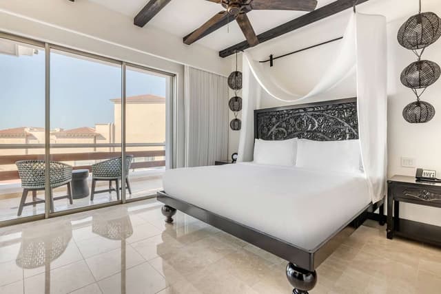 1 BEDROOM 1 KING GARDEN VIEW SUITE W/ BALCONY