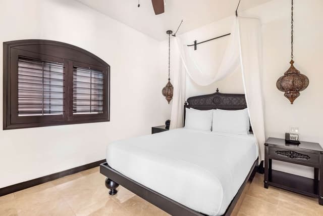 2 BEDROOM 1 KING 1 QN POOL VW SUITE BALCONY