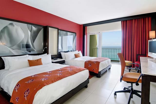 DELUXE ROOM-LARGE BATHROOM-2 QUEEN BEDS
