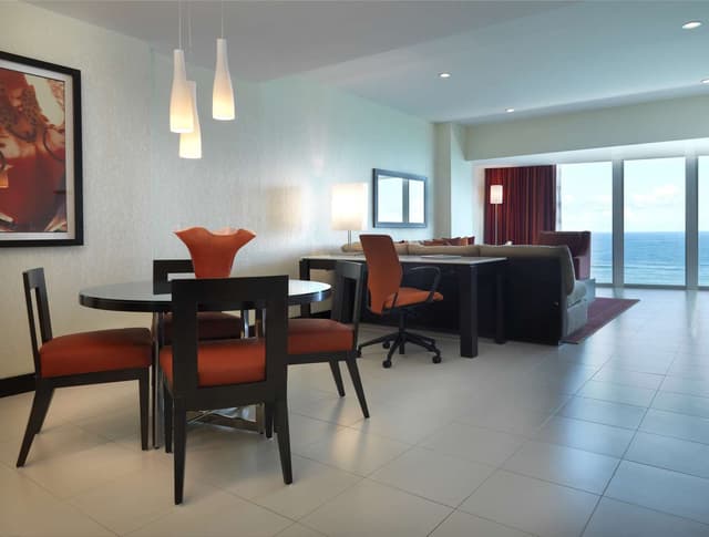 OCEANFRONT SUITE-LIVING RM-LG BATHROOM-1 KING