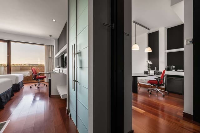 FAMILY CONNECTING ROOM