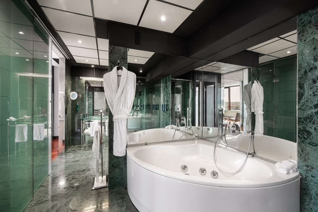 PRESIDENTIAL SUITE