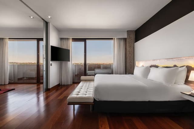KING ONE BEDROOM SUITE