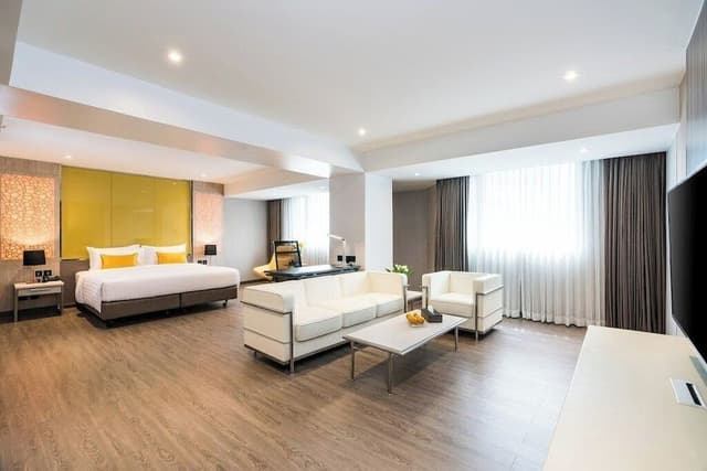 Room (J–Residence)