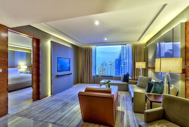 Executive Suite, 1 King Bed, Non Smoking, Club Lounge Access