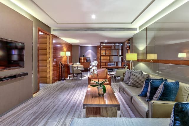 Executive Suite, 1 King Bed, Non Smoking, Club Lounge Access