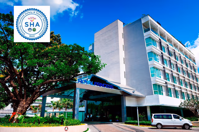 Deluxe Double or Twin Room with Balcony Pool View