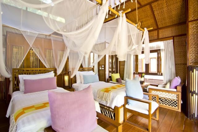 Villa (Floating with Breakfast)