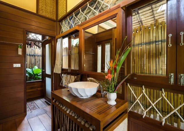 Floating Villa with Breakfast