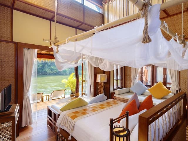 Villa (Floating with Breakfast)