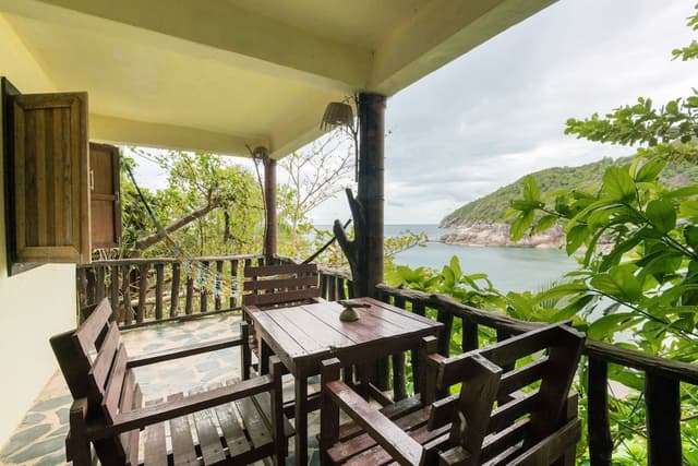 Bungalow on the Rocks