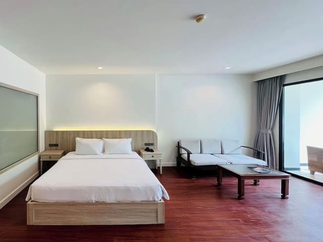 Deluxe Room, Pool Access