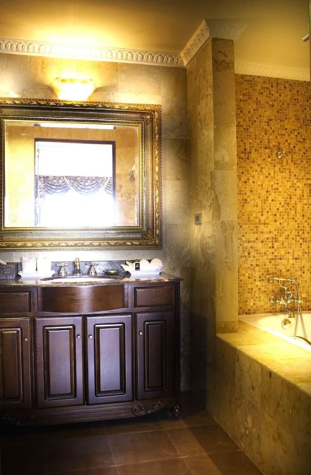 Four Seasons Suite