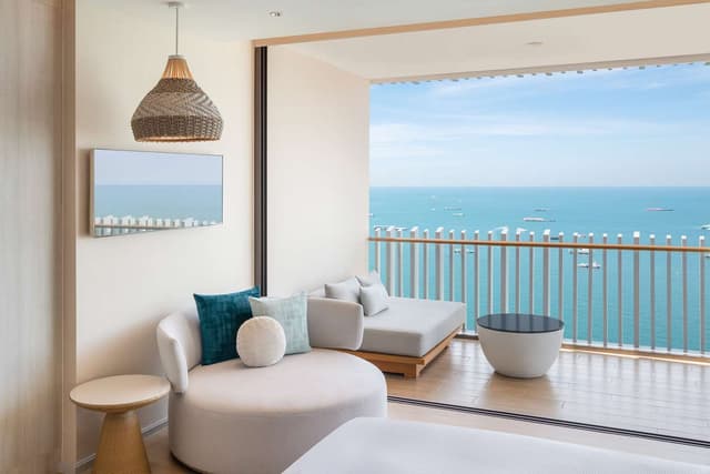 KING HILTON EXECUTIVE - PREMIUM OCEAN FRONT