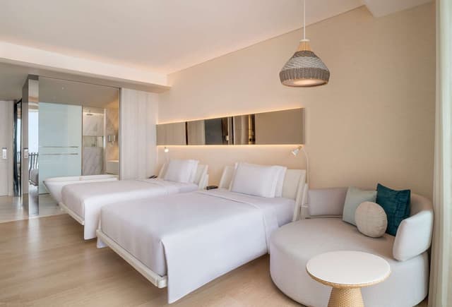 TWIN HILTON DELUXE - OCEAN VIEW