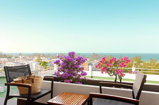 Family Room, 1 King Bed, Non Smoking, Oceanfront (with Sofabed)