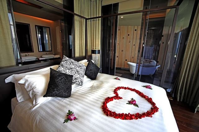 Honeymoon Private Pool Suite