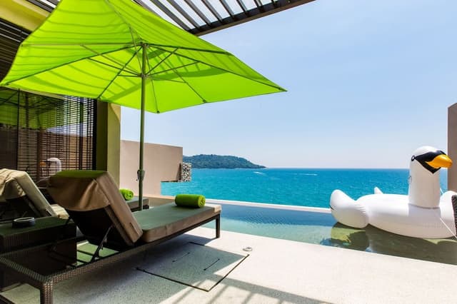 Deluxe Private Pool Suite