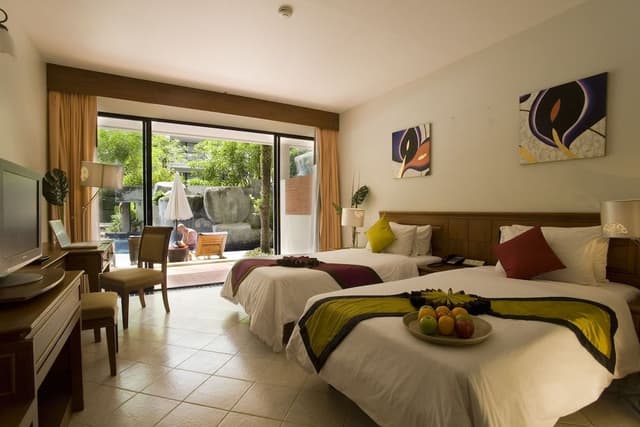 Deluxe Room with Pool Side