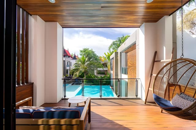 Junior Suite Pool View with Bathtub