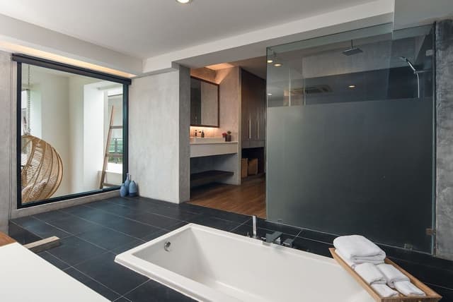 Premium Pool View with Bathtub - Double