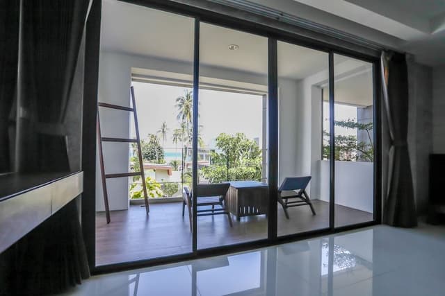 Premium Pool View with Bathtub - Double
