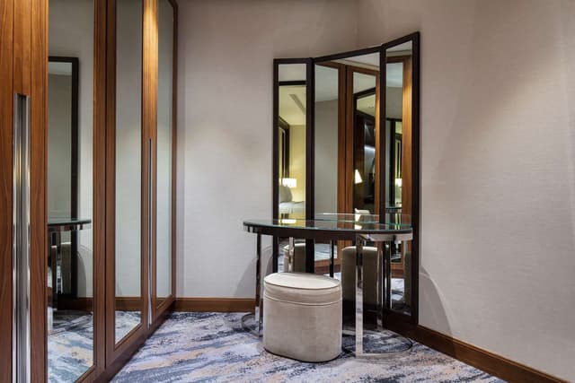 KING TAKSIM SUITE SEA VIEW W LOUNGE ACCESS