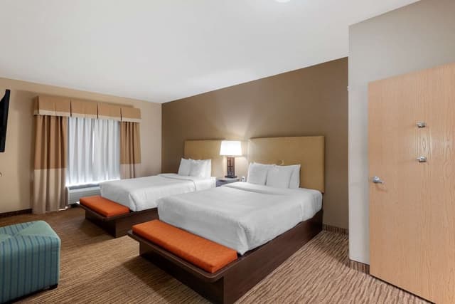 Suite, 2 Queen Beds, Non Smoking, Refrigerator & Microwave (Living Room;with Sofabed)