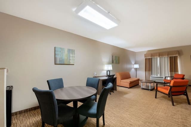 Suite, 2 Queen Beds, Non Smoking, Refrigerator & Microwave (Living Room;with Sofabed)