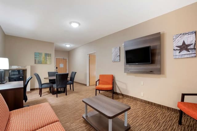 Suite, 1 King Bed, Non Smoking, Refrigerator & Microwave (Living Room;with Sofabed)