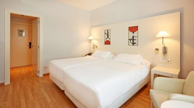 Family Connecting Room (2 Adults + 2 Children)