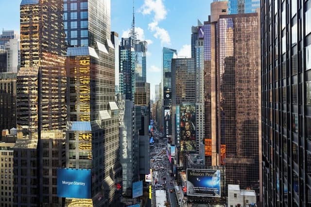 Social Premier Times Square King -Ball Drop View